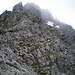 Weiter oben in der Wand der Kreuzspitze, mit Aufstieg vom Kuchelberggrat aus, weiter hinten ist das heikle Schneefeld etwas zu sehen