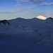 Erste morgentliche Sonnenstrahlen beleuchten den Gipfel vom Castor / Castore (4223m).