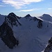 Aussicht vom Liskamm West / Lyskamm Occidentale (4479m) nach Osten zum höchsten Punkt der Schweiz.<br /><br />Von links nach rechts: Nordend / Punta Nordend (4609m), Dufourspitze (4633,9m), Zumsteinspitze / Punta Zumstein (4563m) und Signalkuppe / Punta Gnifetti (4554m).