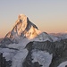 Die Morgensonne wärmt das Matterhorn
