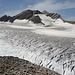 Clariden. <br />Für den Einstieg zur Südgrat-Überschreitung eignet sich der Gletscherrest (links) weit besser als der schuttige Grat beim Claridenpass<br />