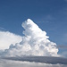 Mächtige Wolkentürme bauen sich auf, soll der Wetterbericht recht bekommen - Gewitter am Abend?