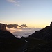 Sonnenaufgang über dem Nebelmeer. Blick Richtung Vrenelisgärtli.