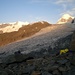 Unser steiniger Biwakplatz mit Blick auf die leuchtenden Gipfel