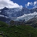 Bäregg-Gasthaus...Und dahinter die Fiescherwand mit dem Fiescherhorn (4049m)