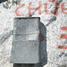 La gamella di vetta, marchiata CAS Ticino, tristemente vuota (anzi, all’interno un vecchio asse spunta dal fondo)
