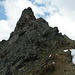 Blick vom Kleinen Horntaler Joch zur Horntaler Spitze (2873 m) - der direkte Weg am Südgrat sehr anspruchsvoll - ein IIIer wird wohl nicht reichen ...
