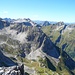 Die Aussicht von der Nördlichen Fuchskarspitze bietet neben eindrucksvollen Tiefblicken ins Bärgündeletal ein reizvolles Allgäu-Panorama