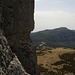 Blick auf Monte Tonneri aus dem Fels heraus
