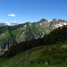 - Blick hinüber zu den felsigen Lechtaler Alpen im Hintergrund