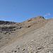 Querung zum Tschepp Grat, rechts hoch zur kleinen Einsattelung und durch den Fels aufs Plateau