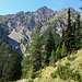 Blick zur Kuhlochspitze (2297m) beim Abstieg vom Solsteinhaus