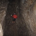 Etwas mühsam, Christian im Aufstieg im untersten Höhlenbereich - noch 70 Meter vor sich