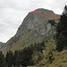 Aufstiegsroute durch die Westflanke (in rot)
