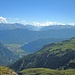 Stubaier und Ötztaler Alpen hinter dem Tschirgant, im Tal Nassereith.