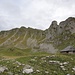 keck ragt der Chummlispitz über der Chummlihütte auf