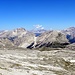 Wunderschone Karstlandschaft oben Kleine Fanes Alpen, mit Hohe Gaisl, Col Becchei und Cristallo im Hintergrund.