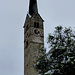 Der schlanke Kirchturm von Scuol