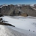 Blick zur Similaunhütte und Fineilspitze, im Hintergrund die Weißkugel