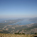 Rechts ein Arm der Bucht von Kotor (mit Tivat), links offene See