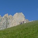 Rote Säule mit dem Klettersteig über die rechte Kante