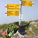 auf der Neuenalpspitz angekommen, Gipfelrast mit Verpflegung, von nördlicher Seite (d)rückt bereits der Hochnebel heran