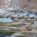 Hot Creek Geological Site, östlich von Mammoth Lakes - Blick zu den heißen Quellen.