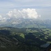 Wie ein Magnet zieht der Alpstein die Wolken an. Unten rechts der Voralpsee.