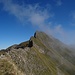 Blick zurück zum Grätchen. Der Wanderweg verläuft unterhalb.