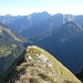 Eine exponierte Aussichtskanzel mit Blick auf die Umrahmung des Hintersteiner Tals