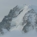Le Mont blanc du Tacul depuis les Cosmique.
On voit le sommet (petit piton rocheux au centre)
