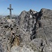 oben am Gipfel hat's ein typisches Dolomitenkreuz, eingeweiht am 8.9.91; aber leider im Moment kein GB. Zu diesem schönen Kreuz gibt's im Internet sehr viel wissenswertes nachzulesen. (DAV-Sektion Oy/Allgäu)