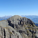Blick vom Drachenberg auf die namenlose Schuttkuppe P. 2663 - höchste Erhebung des von der Furggla nach Süden verlaufenden Grats, und doch kein "richtiger Gipfel"