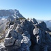 Gipfel des hinteren Waxensteins, die scharfen Schneiden von Schöneckspitze und Schönangerspitze in Hintergrund