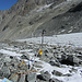 Bei unserem Abstieg wurde das Messgerät gerade auf dem Gletscher installiert