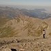 Am Horizont: Brisen, Chaiserstock, Wasserberg, First, Rigi Kulm; 
Bild Mitte: Gross Chilchberg - Krete, welche auf den Höchturm führt;