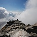 Dalla vetta della Corona di Redòrta (2804 m), vista verso S, con le cime vicine immerse nelle nuvole
