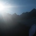 Endlich in der Sonne; rechts die zackige Silhouette des Gross Muttenhorns