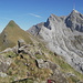 Einzig ein paar Steine schmücken den Gipfel des Grünhorn,  2140 m.
