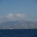 Blick vom Meer zum Dikaios...