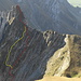 Auf diesem im Oktober 2010 vom Stoss aufgenommenen Foto sind meine (ungefähren) Abstiegsrouten zu sehen:<br /><br />rot = optimale Route bei meiner Begehung in 2010 (T5)<br />gelb = suboptimale Routenvariante in 2011 (T6, II)   