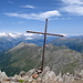 Gipfelkreuz des Mattwaldhorn 3246m. Links davon winkt das [http://www.hikr.org/tour/post1120.html Aletschhorn 4195m]. 