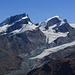 Aussicht vom Hirli (2888,7m) auf Rimpfischhorn (4198,9m),  Strahlhorn (4190m) und Adlerhorn (3988m).