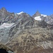 Aussicht von der Hörnlihütte (3260m) auf die wilden Gipfel westlich von Zermatt: Ober Gabelhorn (4063m), Wellenkuppe (3903m), Zinalrothorn (4221,2m) und Weisshorn (4506m).