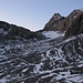 Von Balm geht es 30m auf den Lötschengletscher hinunter, der anschließend unproblematisch gequert wird. Spalten gibt es wohl nur im oberen Bereich des Gletschers, der aber nicht tangiert wird.