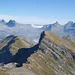 Blick vom Gipfel auf den Sangigrat und Alplerhorn