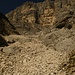 Die letzte Herausforderung nach dem Abstieg von der Breitgrieskarspitze in Richtung Pleisenhütte. Ein steiler Geröllhang, mit großen Brocken die sehr lose aufliegen.