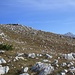 steinübersäte Kuppe des Monte d'Aragno;
hinten rechts Pizzo Cefalone und Corno Grande