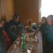 Russische Bergkollegen in der gemütlichen Kochhütte.