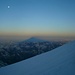 Der Эльбрус (Ėl'brus; 5642m) wirft seinen Schatten über die Berglandschaft - ein wahrlich emotionaler Moment !